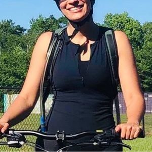 Sugoi Cycling Tank Black w/White Trim Zip Front Mesh Bra Pocket Cross Back Small